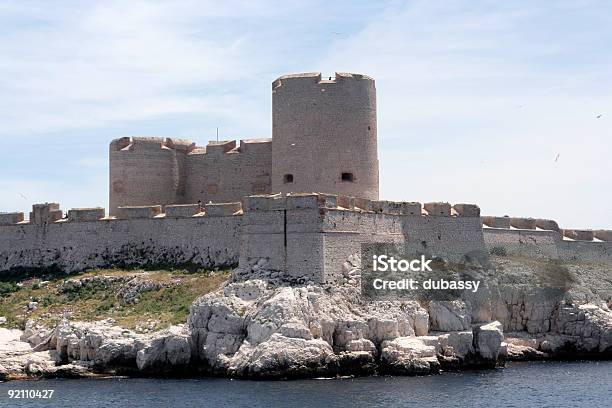 Chateau D Foto de stock y más banco de imágenes de Acantilado - Acantilado, Agua, Aire libre