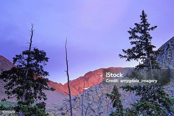 Montagna Alba - Fotografie stock e altre immagini di Composizione orizzontale - Composizione orizzontale, Fotografia - Immagine, Immagine a colori