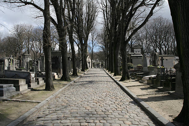 friedhof père lachaise - lachaise stock-fotos und bilder