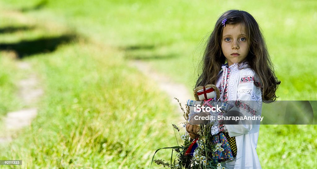 Chica con el folk juguete - Foto de stock de Aire libre libre de derechos