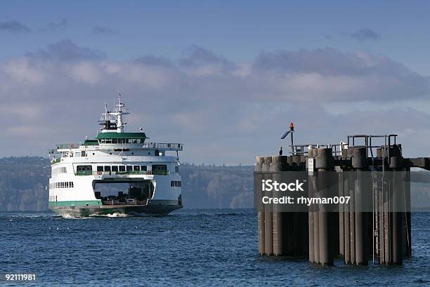 Traghetto Di Docking - Fotografie stock e altre immagini di Edmonds - Edmonds, Acqua, Ambientazione esterna