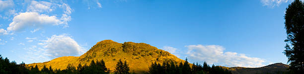 soleil sur la montagne - italian lake district photos et images de collection