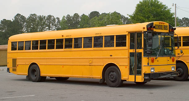 bus scolaire - bussing photos et images de collection