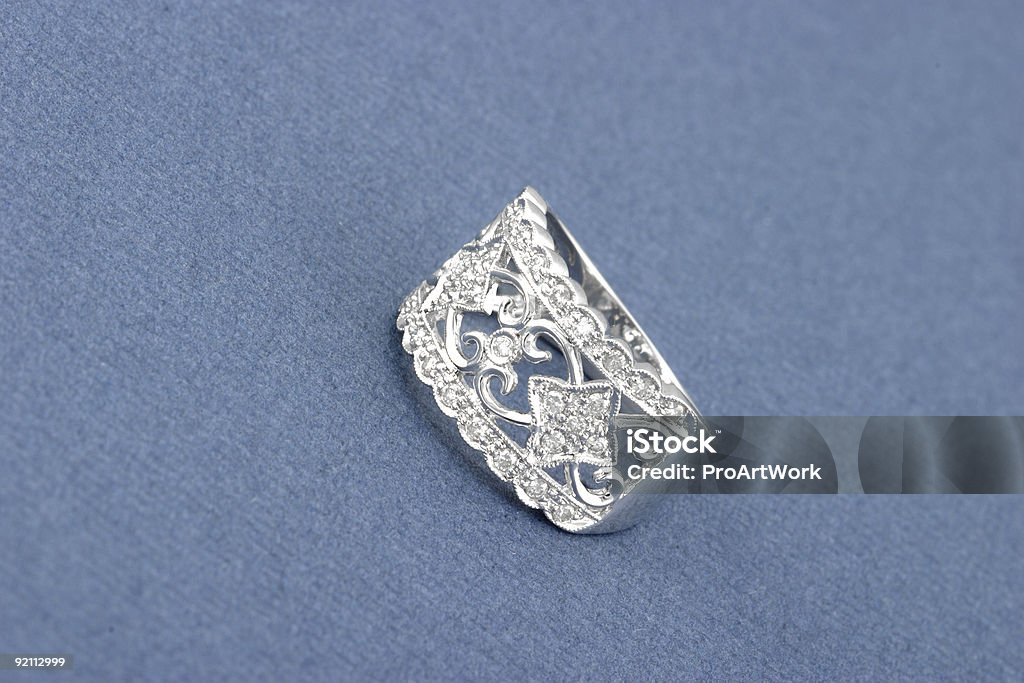 Anticuario anillo de diamante - Foto de stock de Antigualla libre de derechos