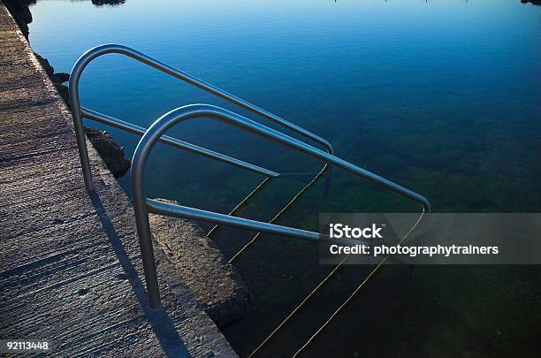 Photo libre de droit de La Piscine De 10 banque d'images et plus d'images libres de droit de Activité de loisirs - Activité de loisirs, Activités de week-end, Bleu