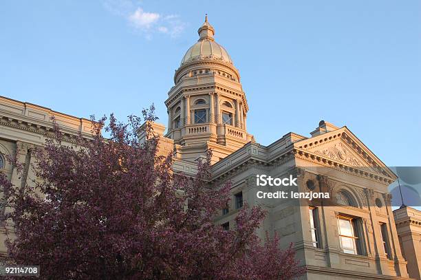 Foto de Trás Do Capitólio Do Estado De Wyoming e mais fotos de stock de Fotografia - Imagem - Fotografia - Imagem, Governo, Horizontal