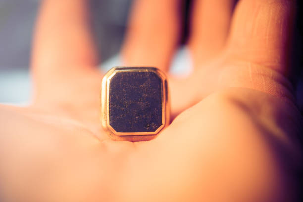 istock The old Familyring in the hand 921152082