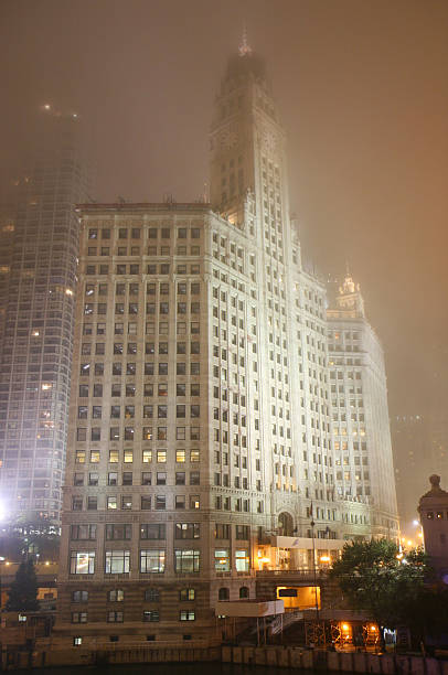 Chicago Downtown w mgły w nocy – zdjęcie