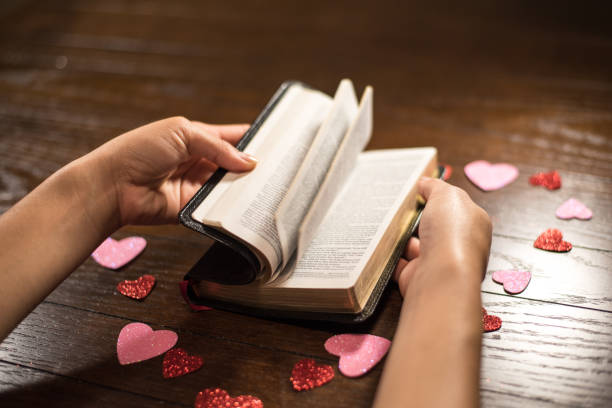 istock Bible on Valentines Heart 921159510