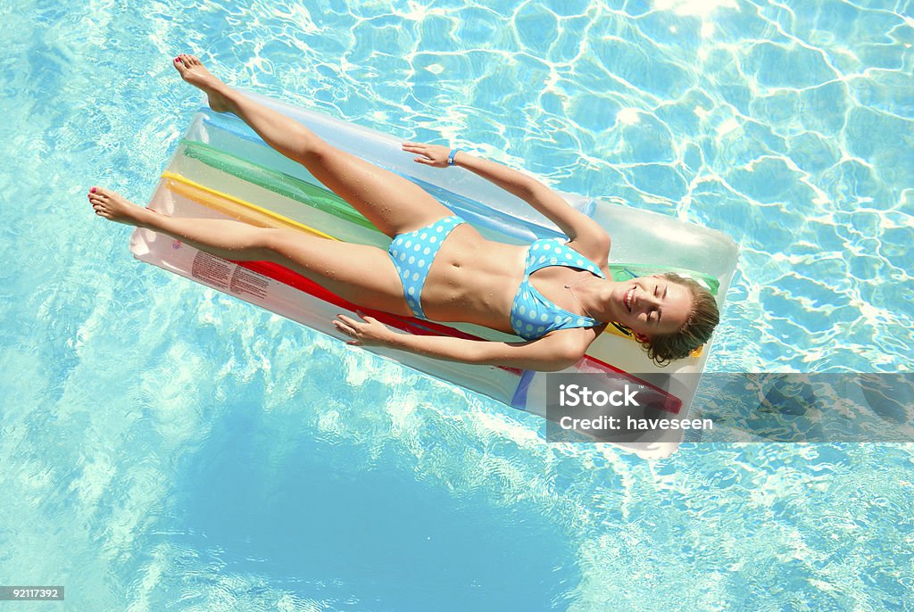 Chica en la piscina - Foto de stock de Actividad libre de derechos