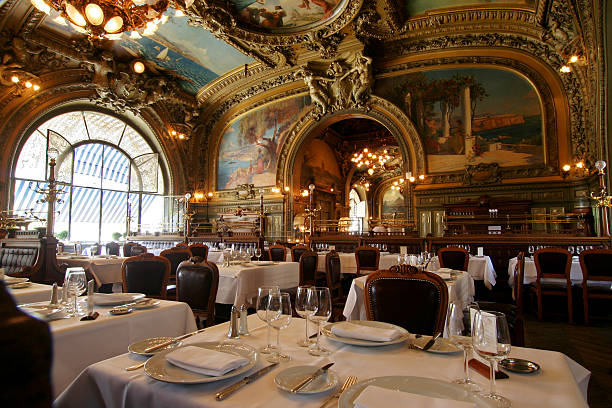 restauracja le pociąg bleu” w gare de lyon - dinner restaurant dining romance zdjęcia i obrazy z banku zdjęć