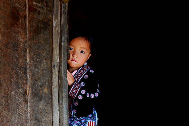 rapariga hmong - hmong imagens e fotografias de stock