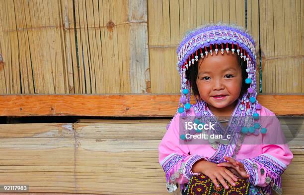 Photo libre de droit de Jolie Fille Hmong banque d'images et plus d'images libres de droit de Laos - Laos, Couleur vive, Habillement