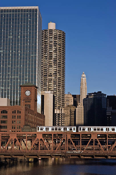 istock Downtown and river of Chicago 92118019