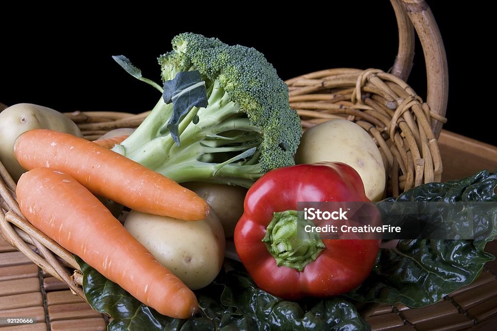新鮮な野菜のバスケット - アブラナ科のロイヤリティフリーストックフォト