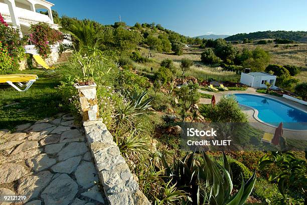 있는 뒤뜰 수영장 여름 풍경을 프로투갈어 집에 대한 스톡 사진 및 기타 이미지 - 집, 포르투갈, 호화로움