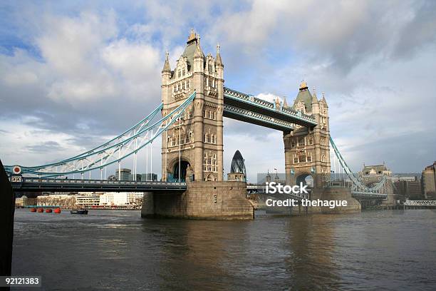 Londres Towerbridge Foto de stock y más banco de imágenes de Puente - Estructura creada por humanos - Puente - Estructura creada por humanos, Aire libre, Arquitectura