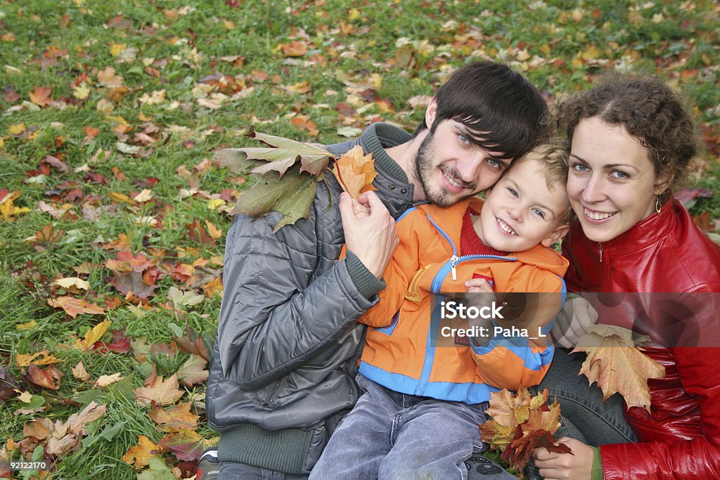 Outono para Famílias - Foto de stock de Abraçar royalty-free