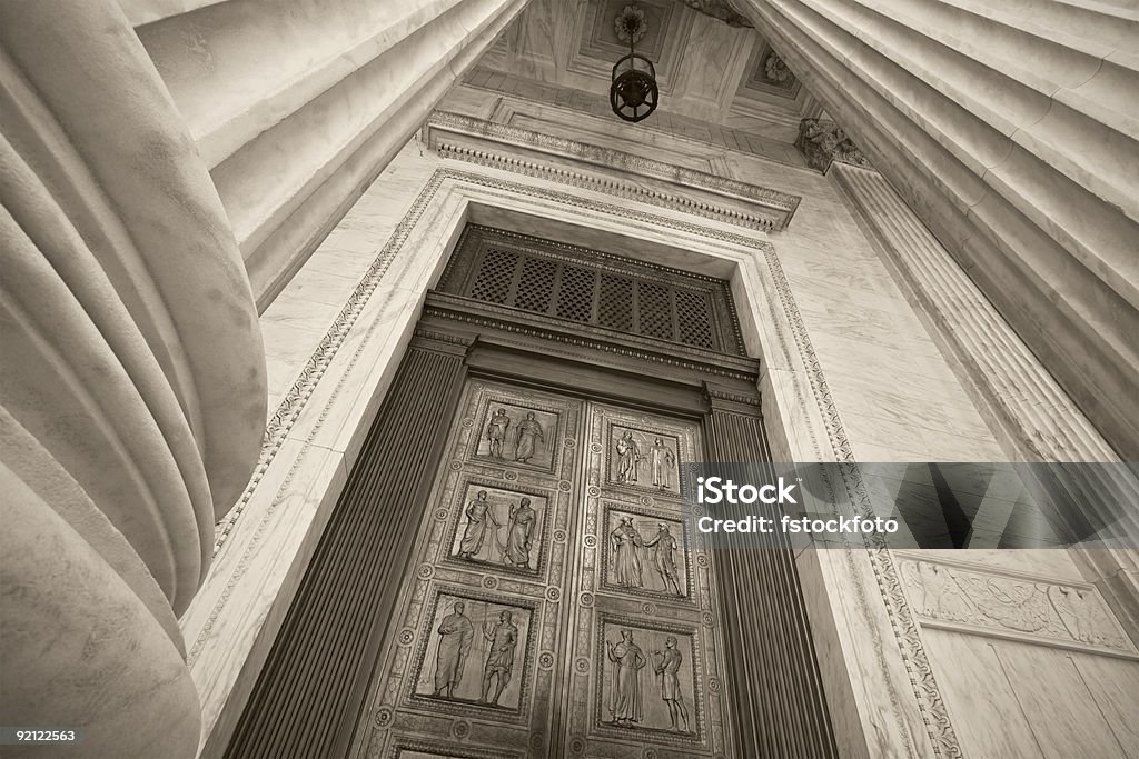 Tribunal supremo de entrada - Foto de stock de Palacio de la justicia libre de derechos