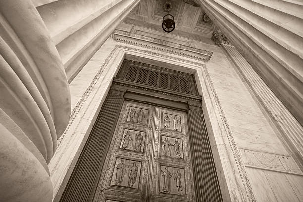 entrada do supremo tribunal - legal system us supreme court column washington dc - fotografias e filmes do acervo