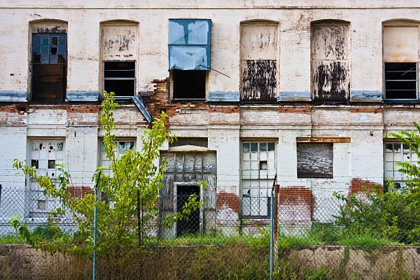 istock Wall Of Urban Decay 92124868