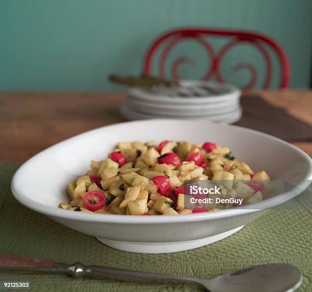 Photo libre de droit de Jaune Squash Plat De Pâtes À La Tomate banque d'images et plus d'images libres de droit de Aliment - Aliment, Blanc, Bol et saladier