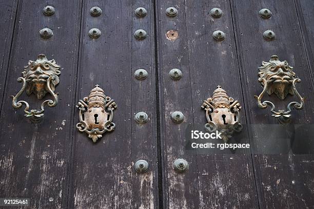 Foto de Porta Vintage e mais fotos de stock de Acabado - Acabado, Antigo, Antiguidade