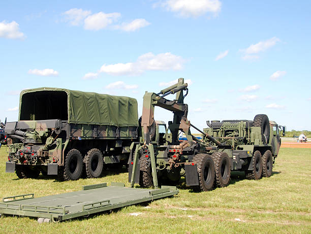militares camiões - logistical imagens e fotografias de stock