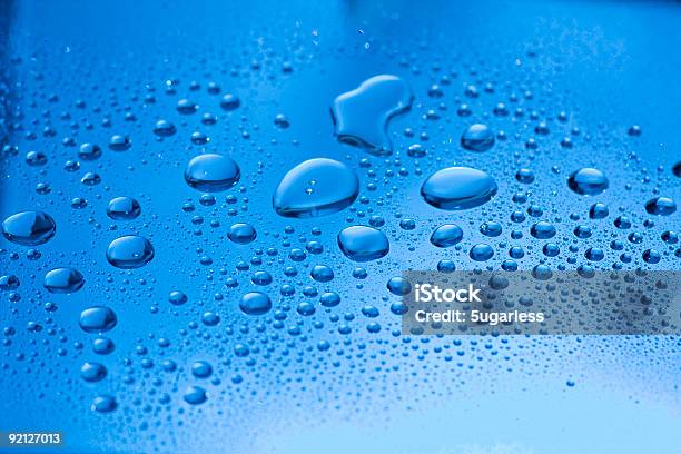 Foto de Gotas De Água e mais fotos de stock de Abstrato - Abstrato, Azul, Bolha - Estrutura física