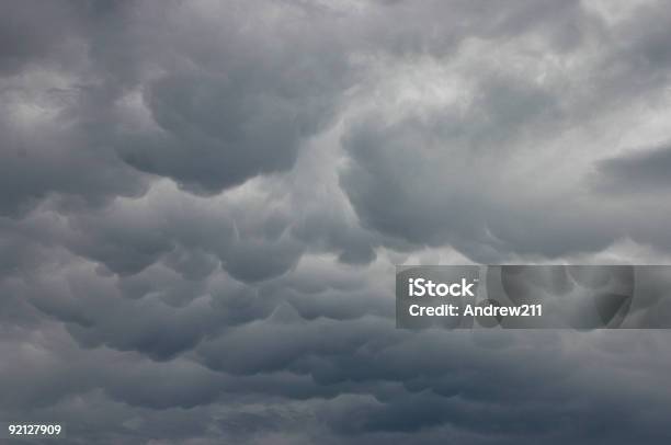 Cloud Storm Cumulous Cielo Nuvole Grigio - Fotografie stock e altre immagini di Altocumulo - Altocumulo, Ambientazione esterna, Argentato