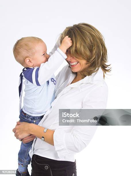 Szczęśliwy Chłopiec Matka - zdjęcia stockowe i więcej obrazów Biały - Biały, Chłopcy, Córka