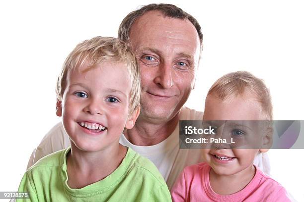 Photo libre de droit de Grandpère Avec Enfants banque d'images et plus d'images libres de droit de Adulte - Adulte, Adulte d'âge mûr, Amour