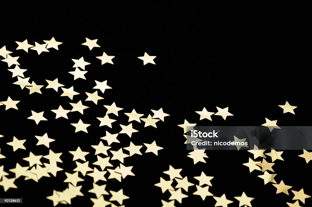 Goldene Sterne auf schwarzem Hintergrund - Lizenzfrei Konfetti Stock-Foto