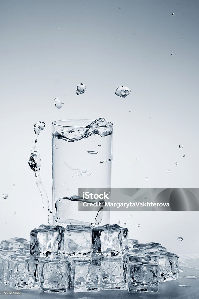 L'eau éclabousser en verre de verre - Photo de Aliment libre de droits