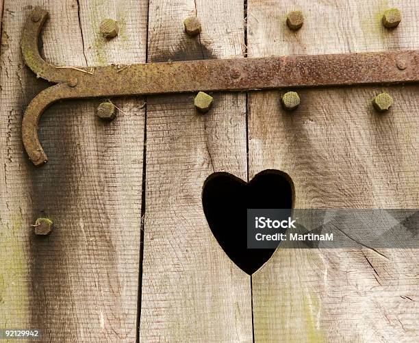 Drewniane Drzwi Z Serca - zdjęcia stockowe i więcej obrazów Abstrakcja - Abstrakcja, Antyczny, Bez ludzi