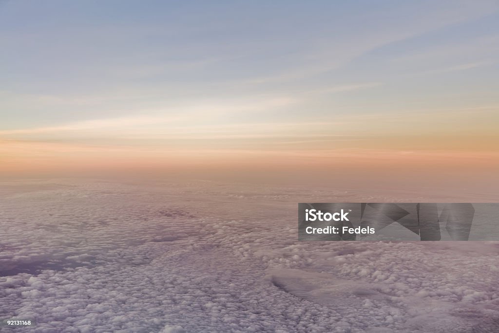 Sonnenuntergang oder Sonnenaufgang über den Wolken - Lizenzfrei Ansicht aus erhöhter Perspektive Stock-Foto