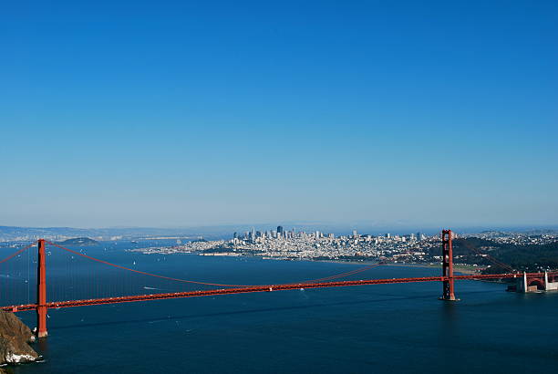 ゴールデンゲートブリッジ&サンフランシスコ - san francisco county suspension bridge cityscape marin tower ストックフォトと画像