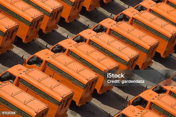 Photo libre de droit de Des Camions Pour Exporter banque d'images et plus d'images libres de droit de Camionnette - Camionnette, Orange - Couleur, Camionnette de livraison