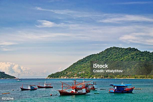 Barcos De Pesca - Fotografias de stock e mais imagens de Bangaló - Bangaló, Barco à Vela, Baía