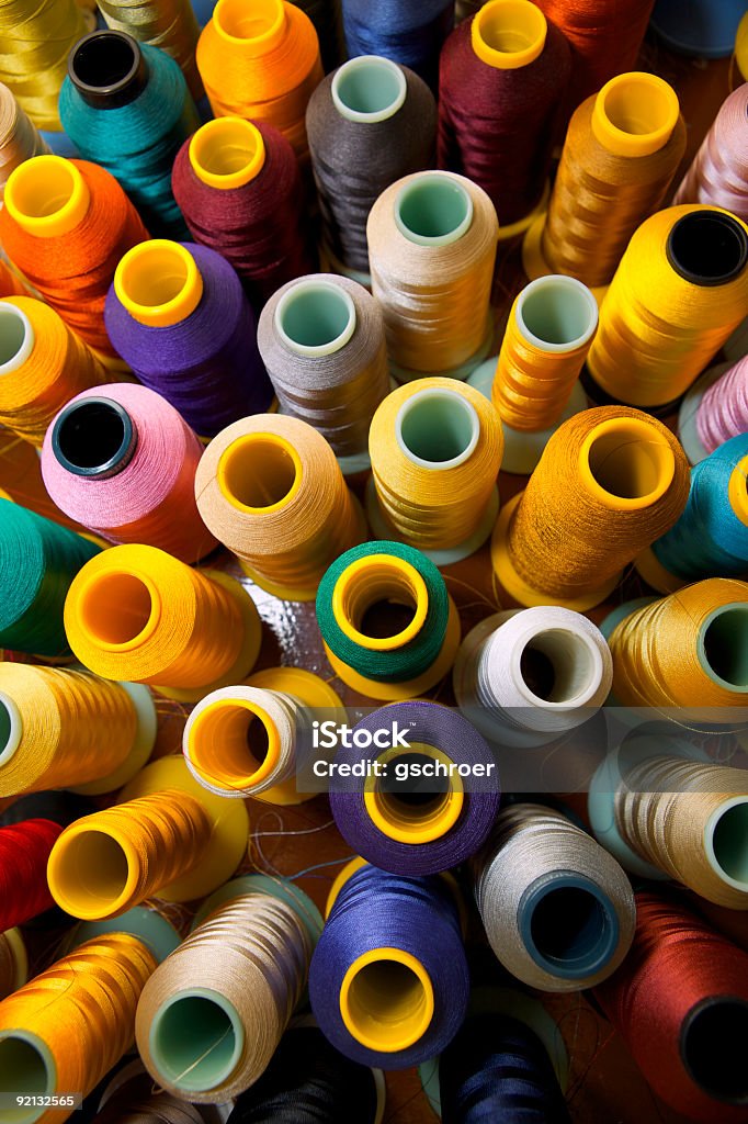 Multicolorido Spools de encadeamento - Foto de stock de Colorido royalty-free