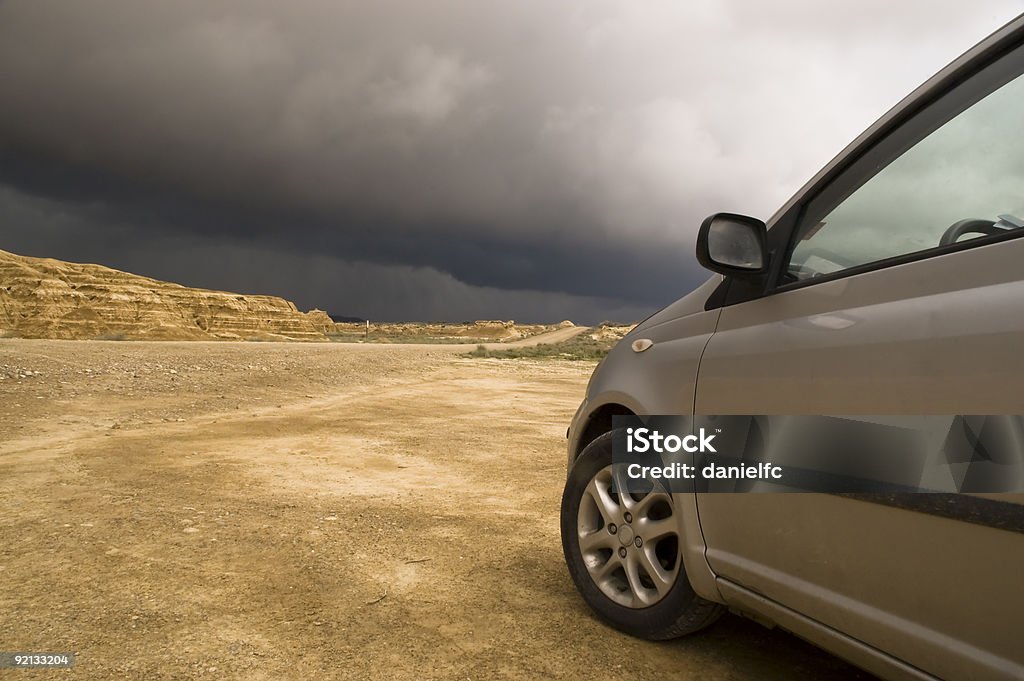 De frente para uma tempestade - Foto de stock de Carro royalty-free