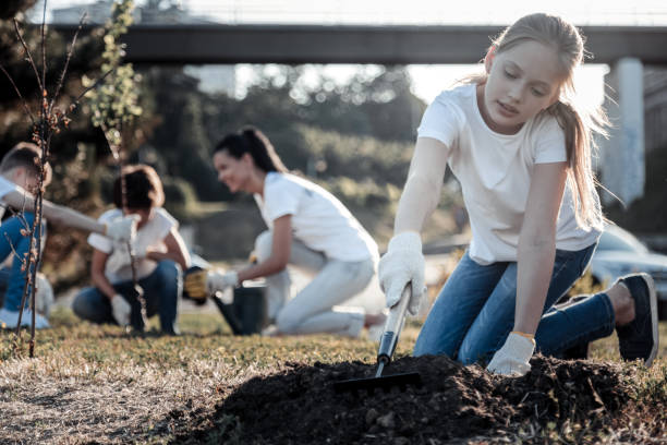 istock Pretty blonde girl working with a rake 921332922