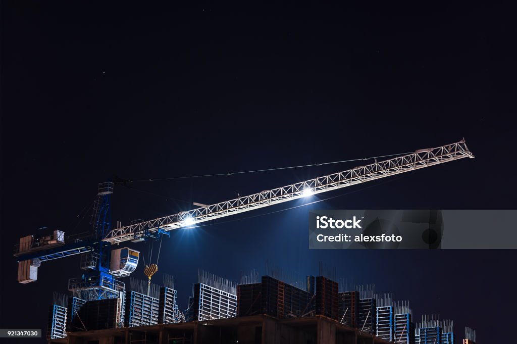 Krane und Beleuchtung in der Nacht, Baustelle - Lizenzfrei Abenddämmerung Stock-Foto