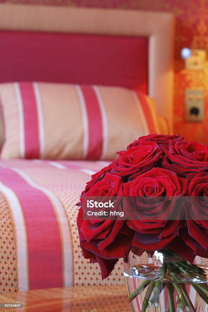 Rote Rosen - Lizenzfrei Bett Stock-Foto