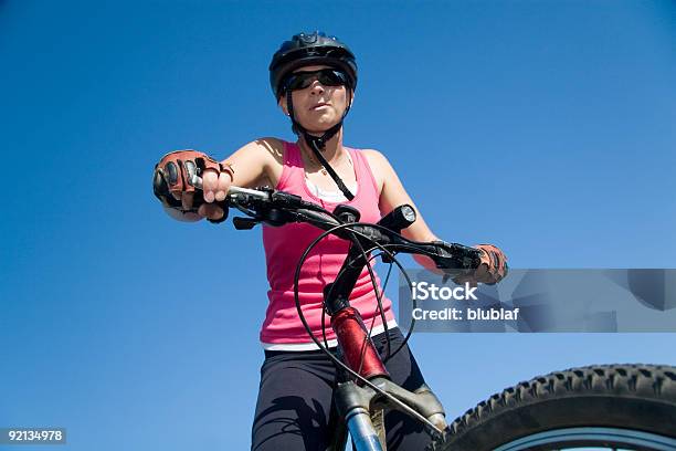 Foto de Mountain Biking e mais fotos de stock de Adolescente - Adolescente, Adolescentes Meninas, Adolescência