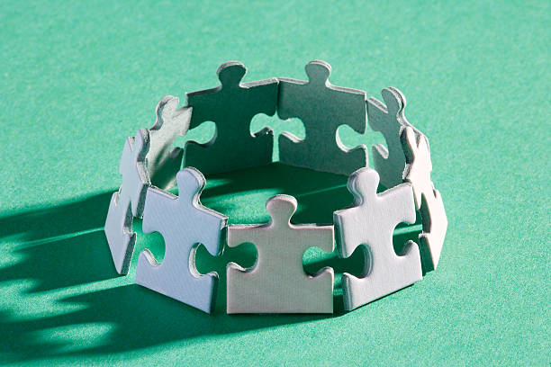 головоломка кольцо shadow - figurine puzzle people business стоковые фото и изображения