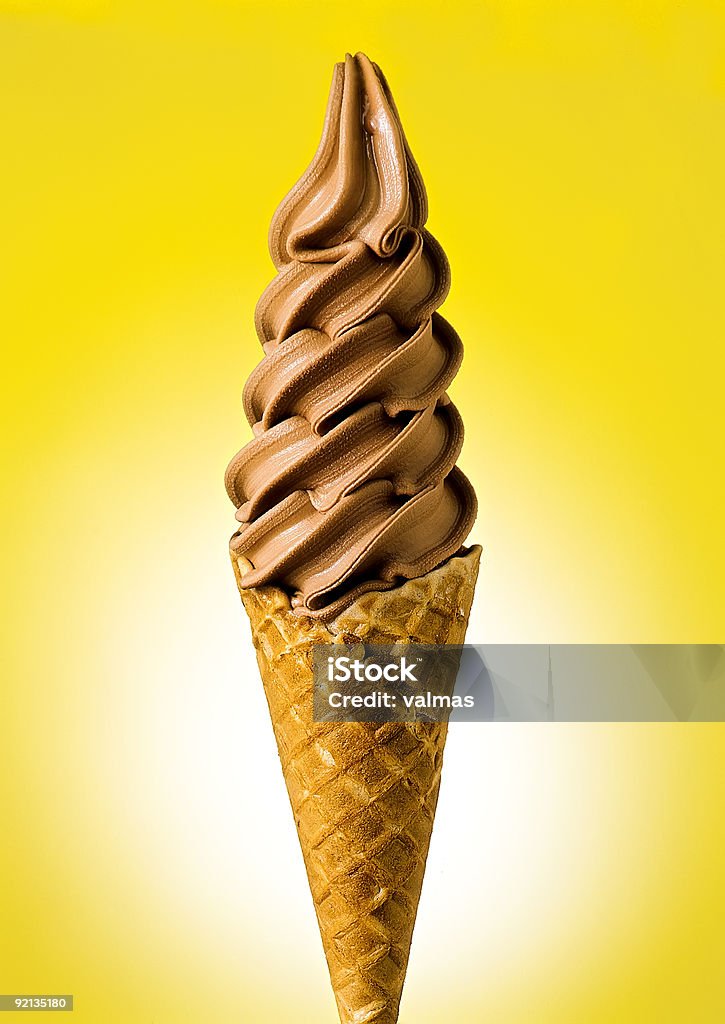 Suave barquilla de helado de Chocolate. - Foto de stock de Barquilla de helado libre de derechos