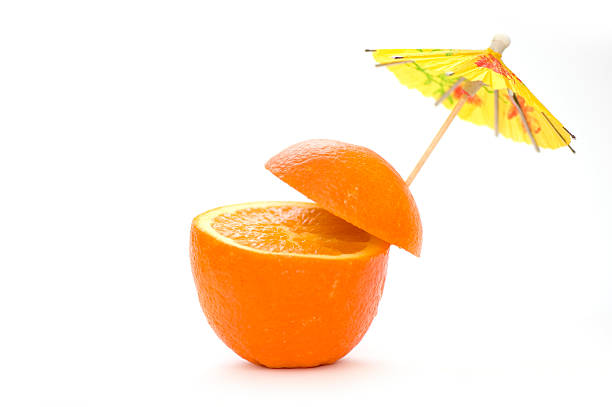 orange naturel cocktail - drink umbrella umbrella drink isolated photos et images de collection