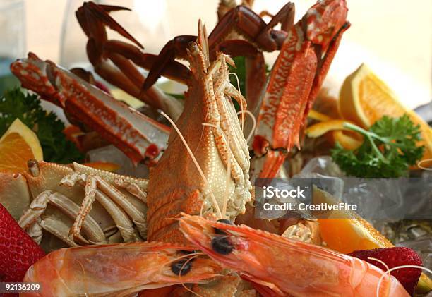 Bandeja De Frutos Do Mar - Fotografias de stock e mais imagens de Bandeja - Utensílio doméstico - Bandeja - Utensílio doméstico, Baía, Caranguejo - Malacostráceo