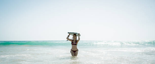 istock Body board woman 921364462